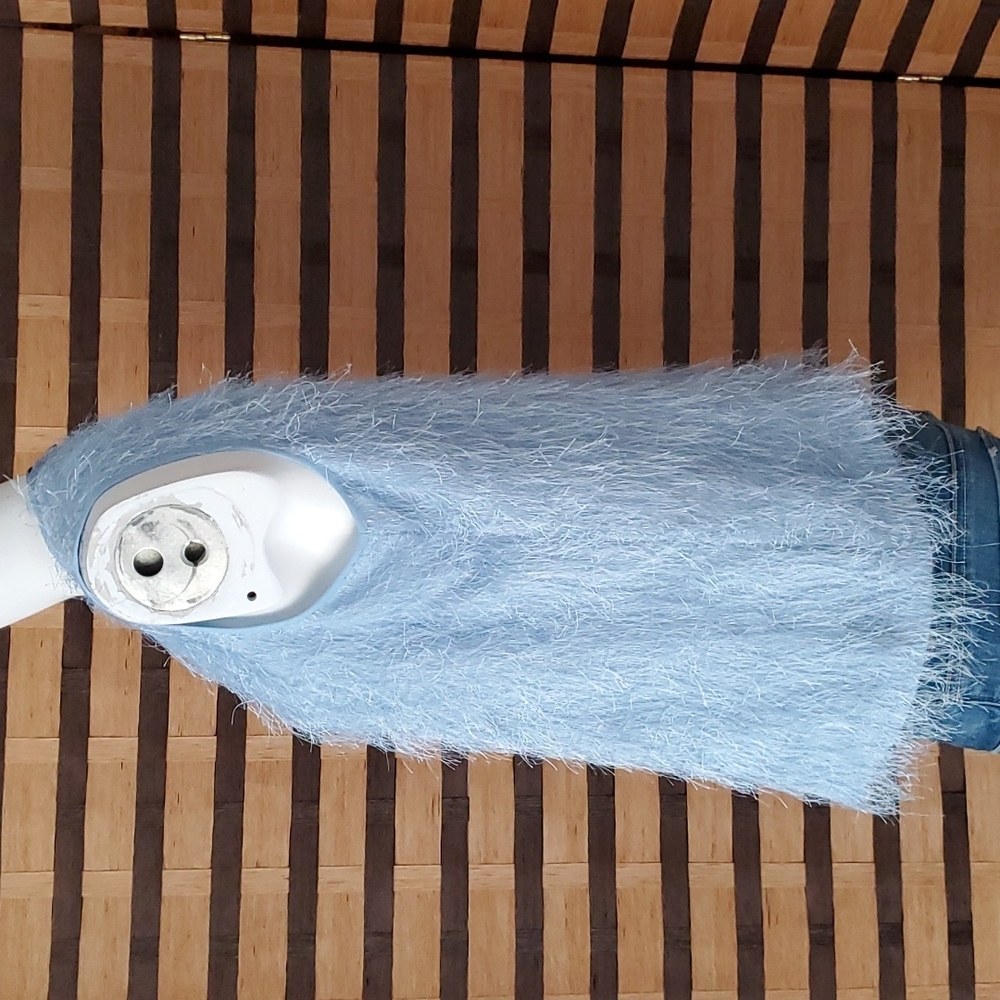 Vince Camuto Ice blue furry tank top - Picture 4 of 8
